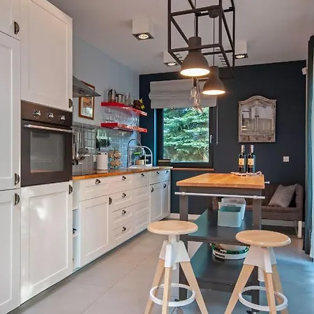 Casa vacanze House-1,2km To The Beach; 5 Bedrooms, 3 Bahrooms; Fire Place. Private Sauna! *