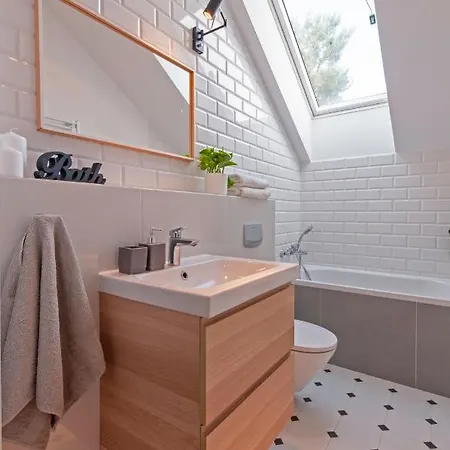 Casa vacanze House-1,2km To The Beach; 5 Bedrooms, 3 Bahrooms; Fire Place. Private Sauna! *