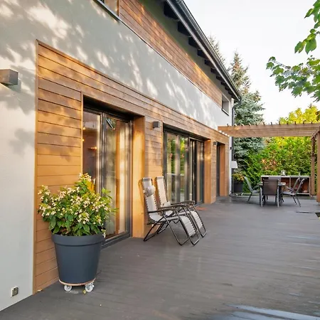 Casa vacanze House-1,2km To The Beach; 5 Bedrooms, 3 Bahrooms; Fire Place. Private Sauna! Wisełka