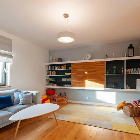 Casa vacanze House-1,2km To The Beach; 5 Bedrooms, 3 Bahrooms; Fire Place. Private Sauna! Wisełka